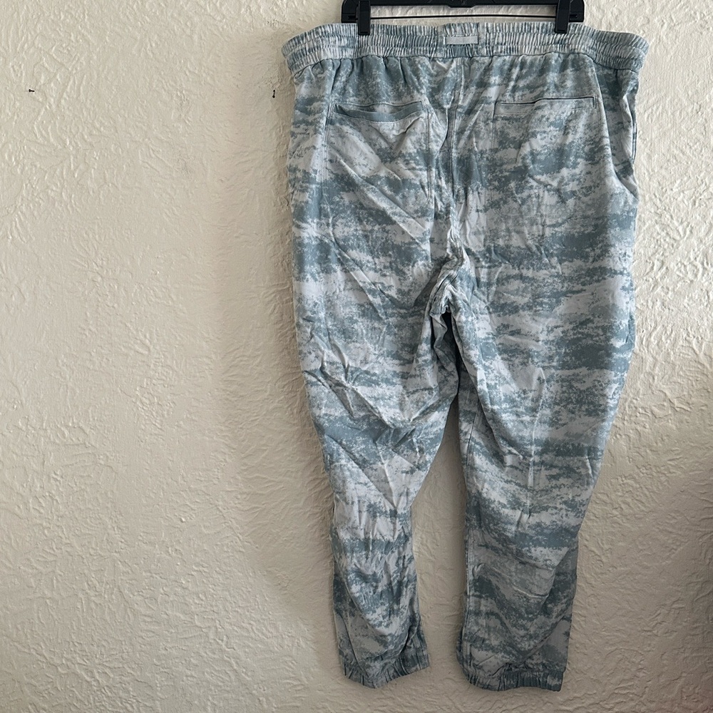 Athleta Farallon Jogger Fog Camo Green Abstract Pattern Plus 3X - Picture 8 of 11
